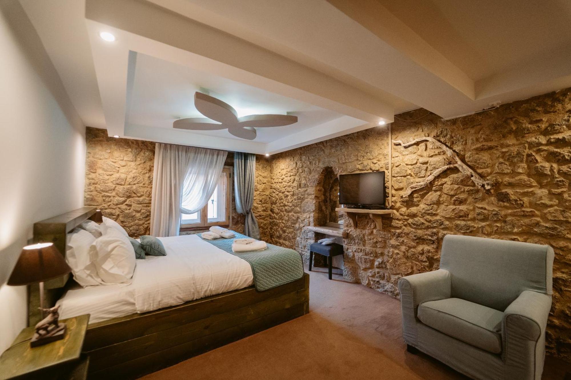 Afanos Guesthouse Arachova Bilik gambar