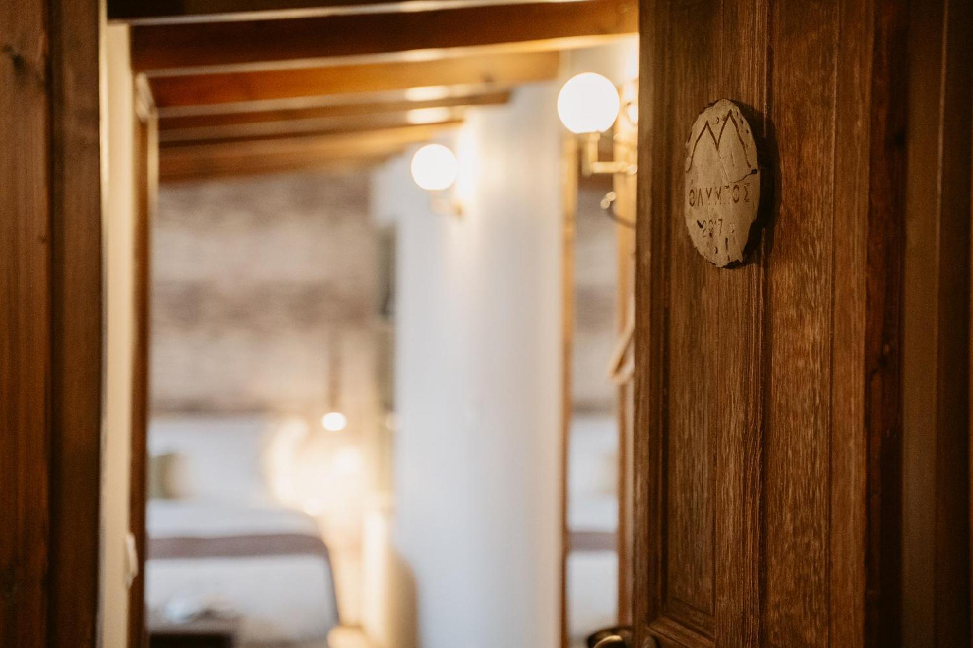 Afanos Guesthouse Arachova Bilik gambar