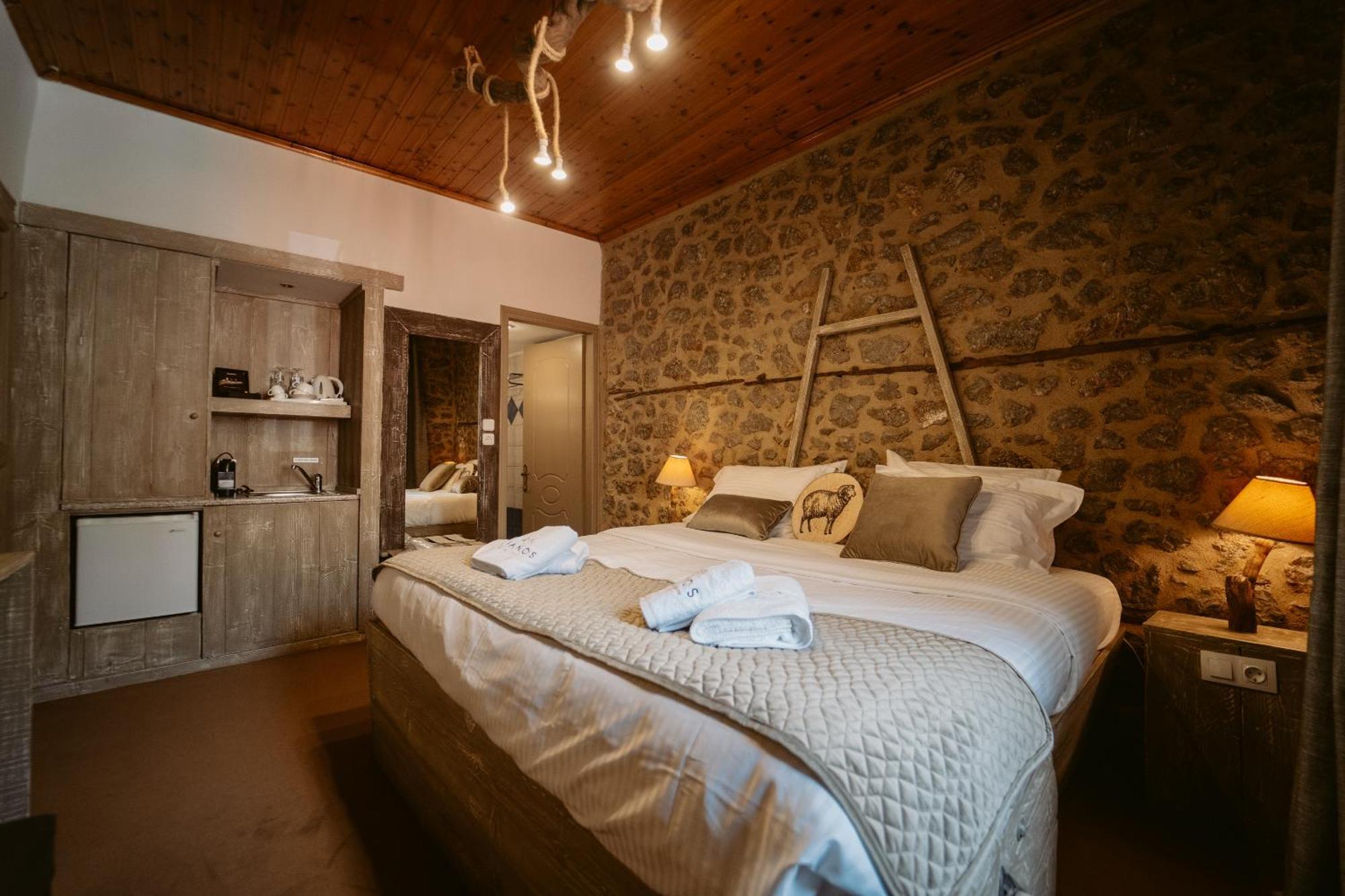 Afanos Guesthouse Arachova Bilik gambar
